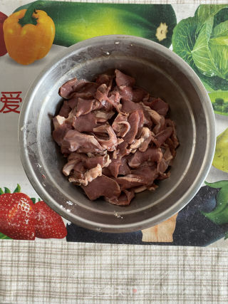 虾仁猪心烧毛豆的做法步骤：6