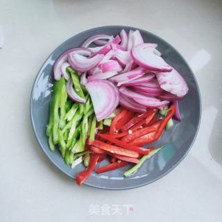 双椒炒肉丝的做法步骤：1