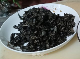 牛肉青红椒炒干巴菌的做法步骤：1