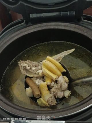 鸭头鸭翅鸭爪汤的做法