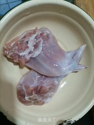 爆炒麻辣兔腿的做法步骤：1