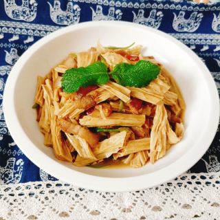 腐竹烧肉的做法