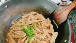 腐竹烧肉的做法步骤：12