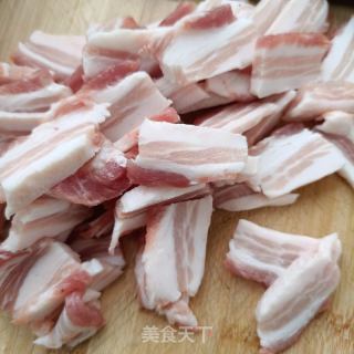 五花肉烧咸菜疙瘩的做法步骤：1