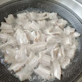 五花肉烧咸菜疙瘩的做法步骤：5