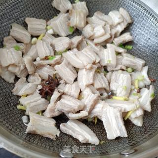 五花肉烧咸菜疙瘩的做法步骤：11