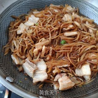 五花肉烧咸菜疙瘩的做法步骤：15