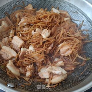 五花肉烧咸菜疙瘩的做法步骤：16