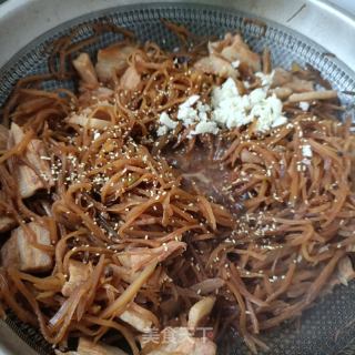 五花肉烧咸菜疙瘩的做法步骤：18