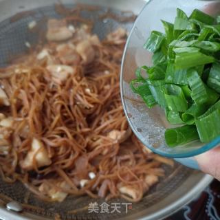 五花肉烧咸菜疙瘩的做法步骤：19