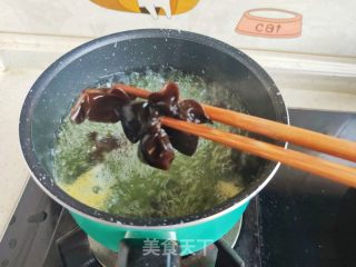 胡萝卜木耳拌荷兰豆的做法步骤：4