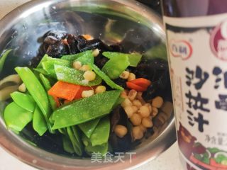 胡萝卜木耳拌荷兰豆的做法步骤：8