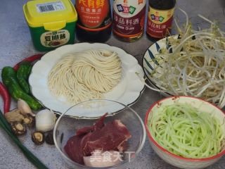 肉末酱拌面的做法步骤：1