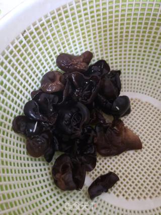 蒜泥洋葱黄瓜木耳的做法步骤：4
