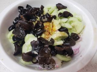 蒜泥洋葱黄瓜木耳的做法步骤：6