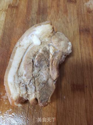 包菜炒卤肉的做法步骤：2