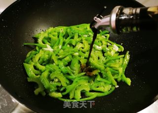 素炒青椒苦瓜的做法步骤：10
