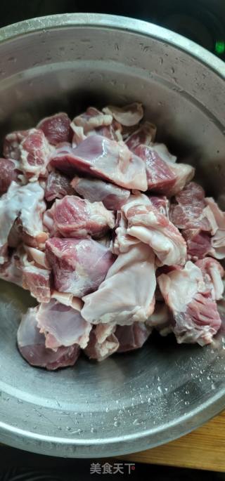 红烧护心肉面筋的做法步骤：2