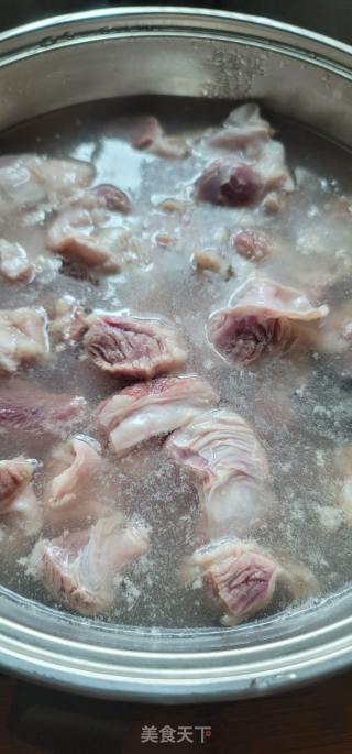 红烧护心肉面筋的做法步骤：3