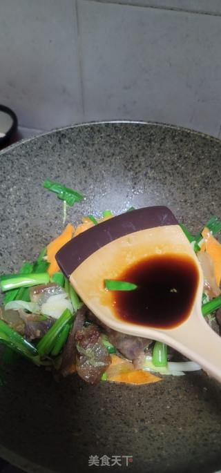 蒜苗炒腊肉的做法步骤：6