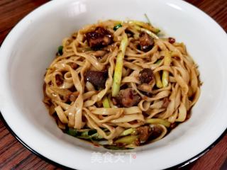 香菇炸酱面的做法