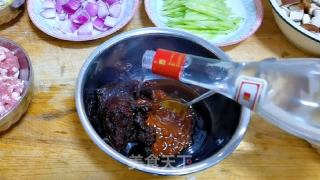 香菇炸酱面的做法步骤：2