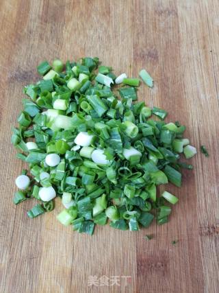 香葱鸡蛋炒红薯饸饹面的做法步骤：1