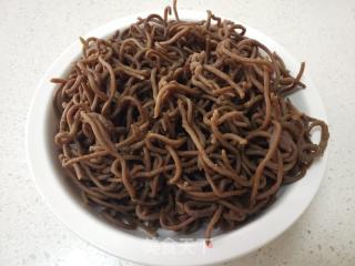 香葱鸡蛋炒红薯饸饹面的做法步骤：3