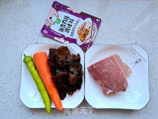 鱼香肉丝的做法步骤：1