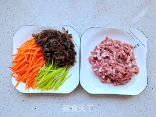 鱼香肉丝的做法步骤：2