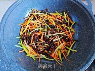 鱼香肉丝的做法步骤：4