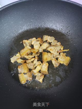 五花肉烧腐竹菌菇的做法步骤：4