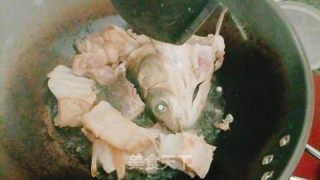 鱼头烧豆腐的做法步骤：4