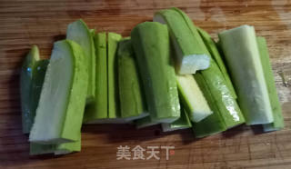 脆炸西葫芦的做法步骤：1