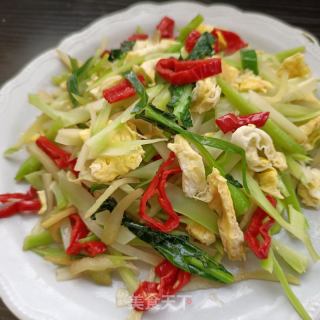 西兰花梗炒蛋的做法