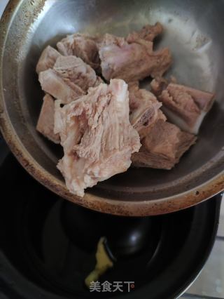 蕃茄玉米土豆扇骨汤的做法步骤：3