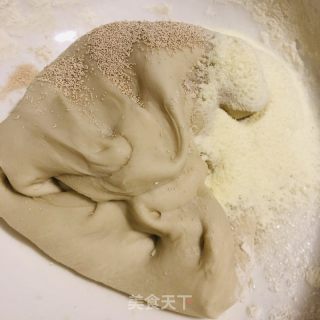 蜜豆麻花面包的做法步骤：1