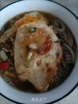 酸辣鸡蛋荞麦面的做法