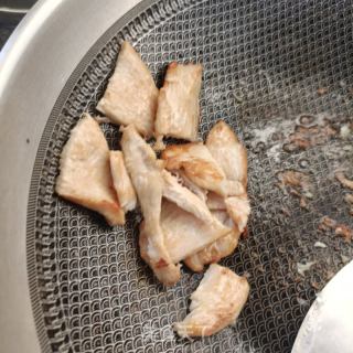 煎鸡胸肉拌黄瓜的做法步骤：12