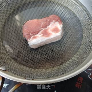 豇豆回锅肉的做法步骤：1