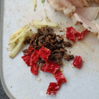 包菜丝回锅肉的做法步骤：3