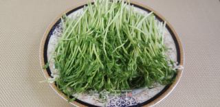 清炒豆苗的做法步骤：1