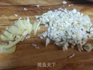 红烧鲳鱼的做法步骤：2