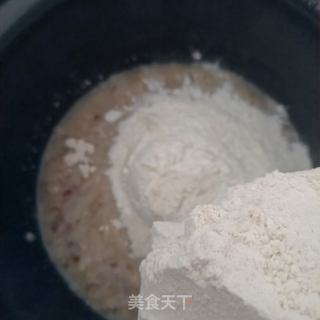 双豆芡实小米粥全麦馒头的做法步骤：3