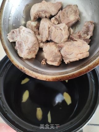 冬瓜玉米龙骨汤的做法步骤：2
