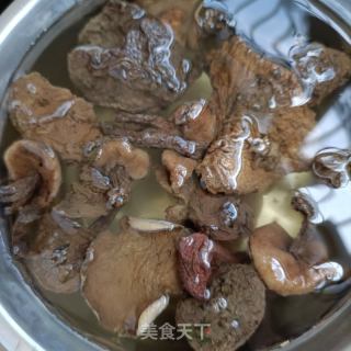 白玉菇松蘑回锅肉的做法步骤：1
