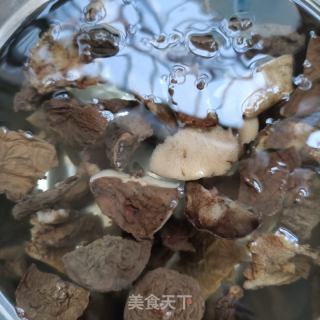 白玉菇松蘑回锅肉的做法步骤：2