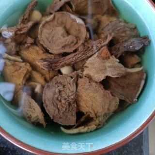 白玉菇松蘑回锅肉的做法步骤：3
