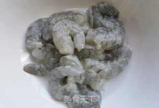 水煮鱿鱼虾的做法步骤：2