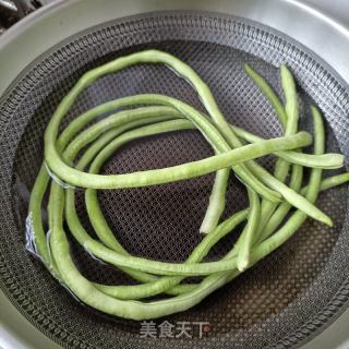 蒜泥豇豆角的做法步骤：1